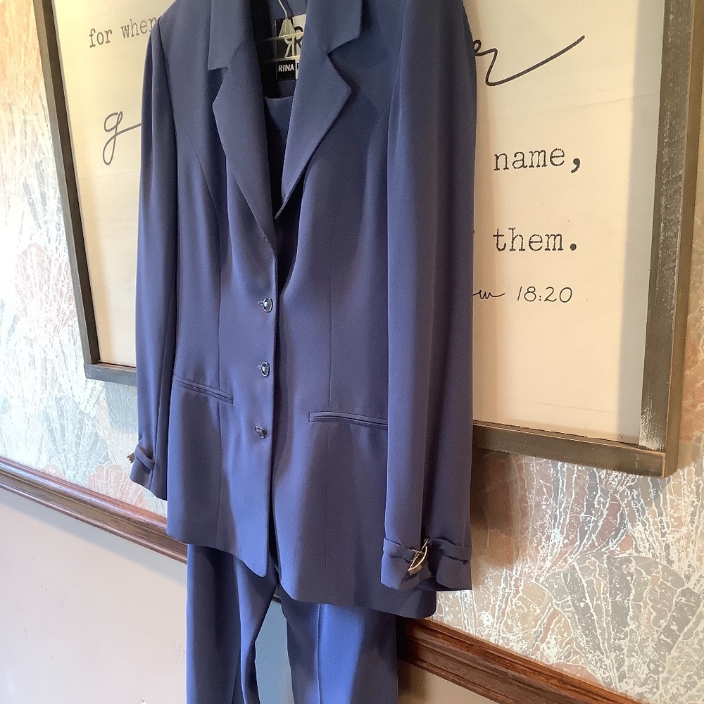 Vintage Rina Rossi periwinkle pantsiut.